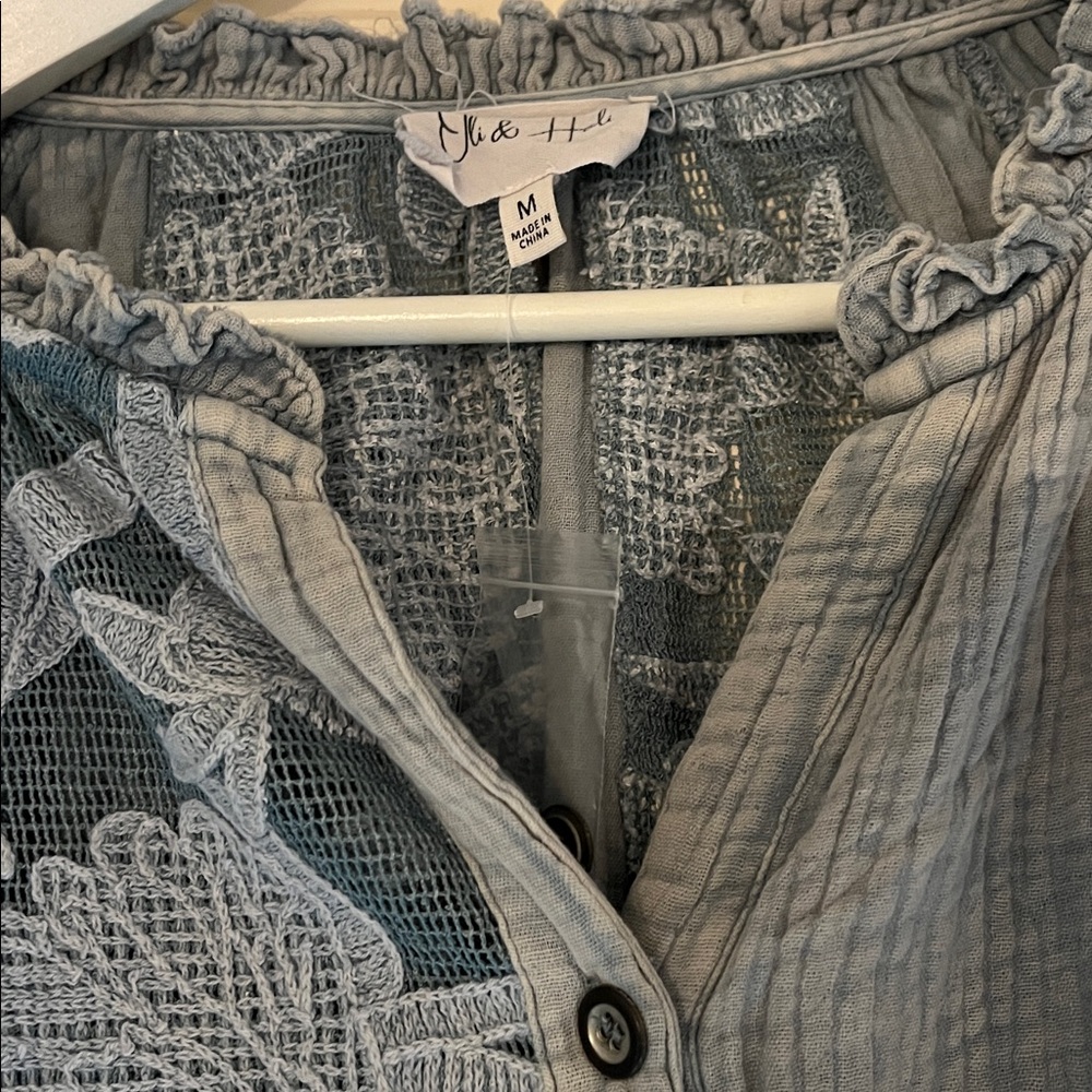 NWT | Oli & Hali | EMBROIDERD LACE BUTTON FRONT BLOUSE | Size M - Picture 3 of 3
